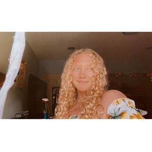 Meet your Posher, Carlee